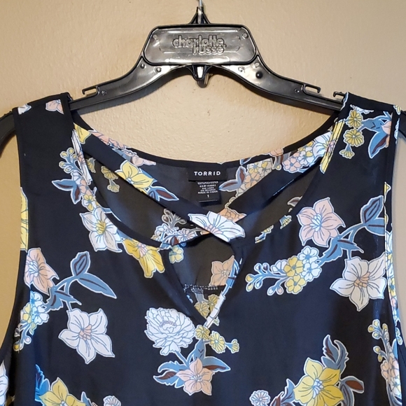 Torrid Top - Picture 2 of 4